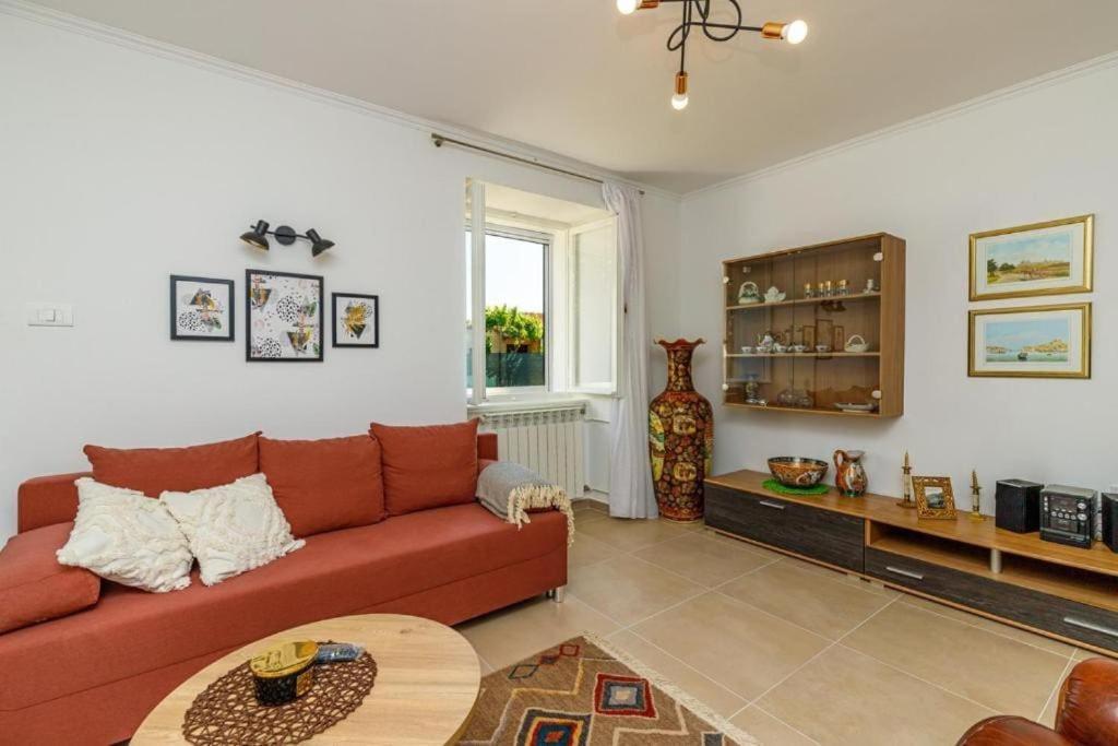 Kuca Lilla Holiday home *