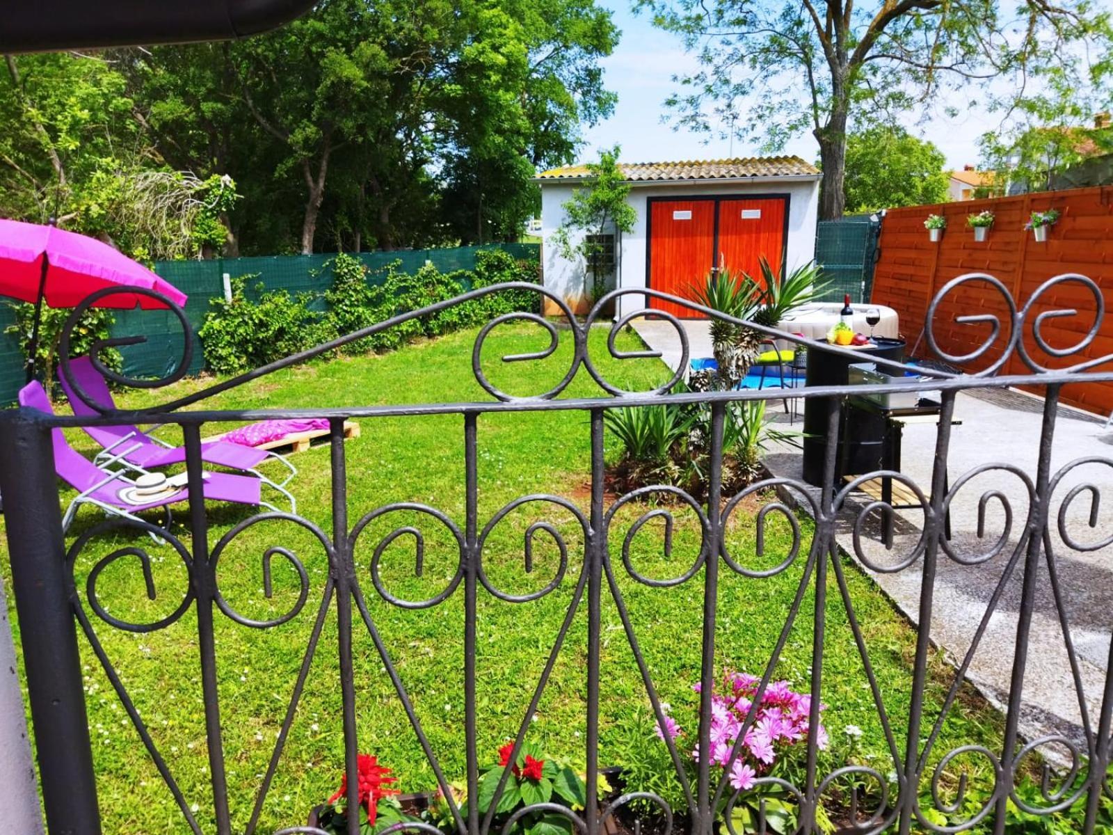 Holiday home Kuca Lilla *
